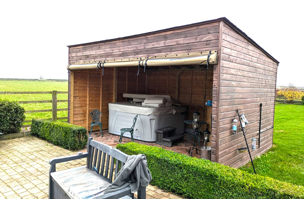 Hot Tub & Garden Bar Shelter